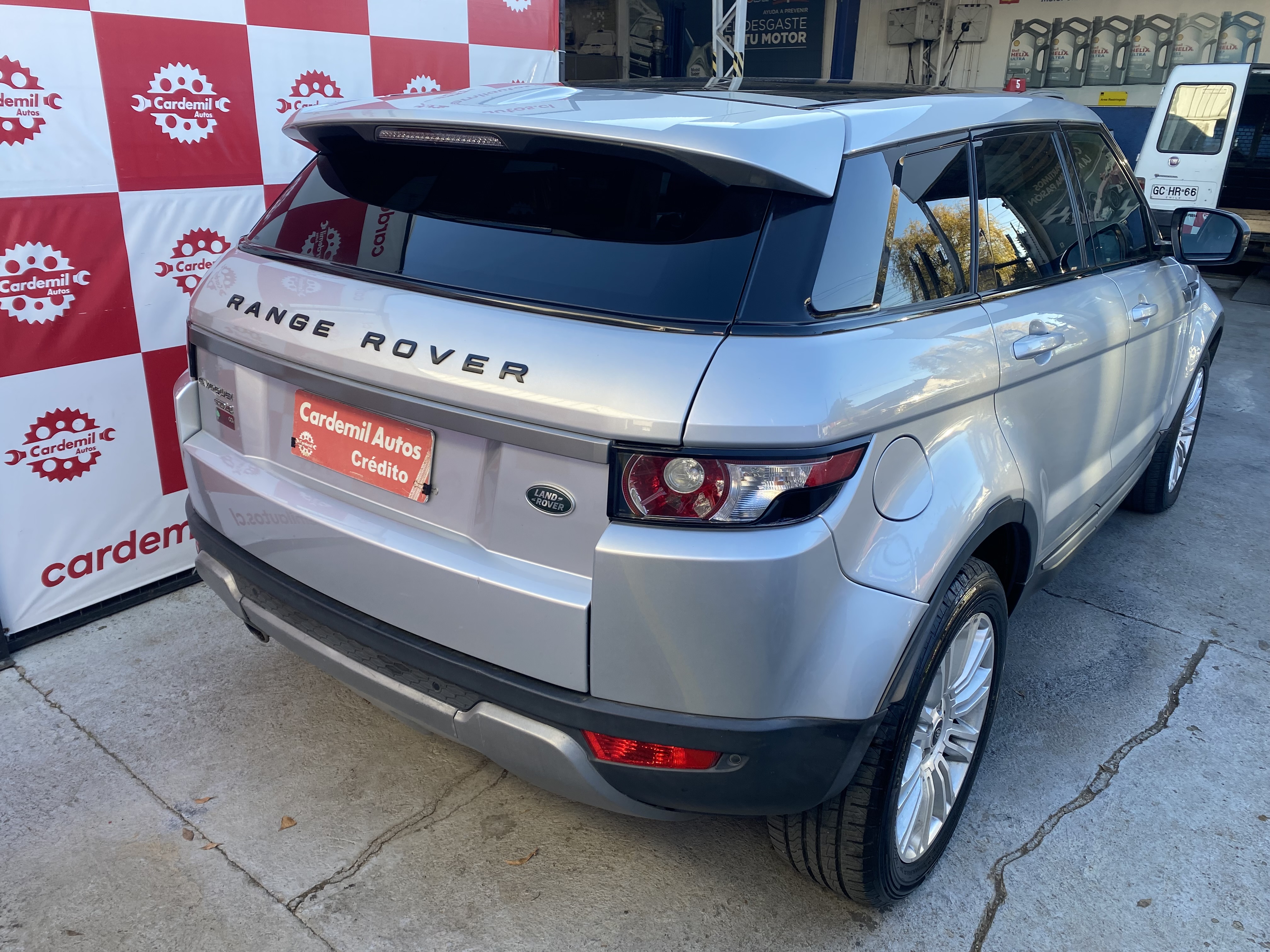 2LAND ROVER RANGE...