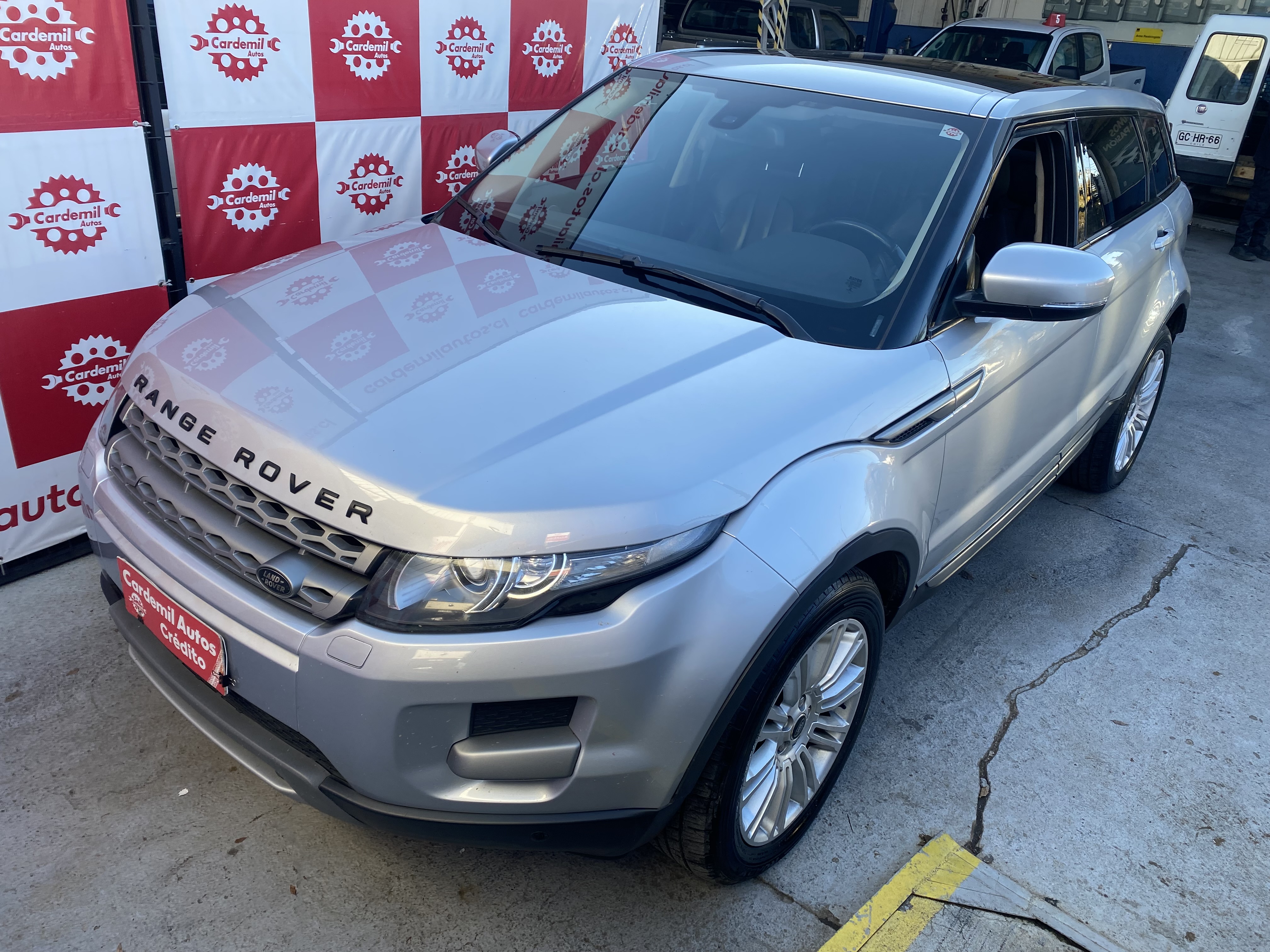 3LAND ROVER RANGE...