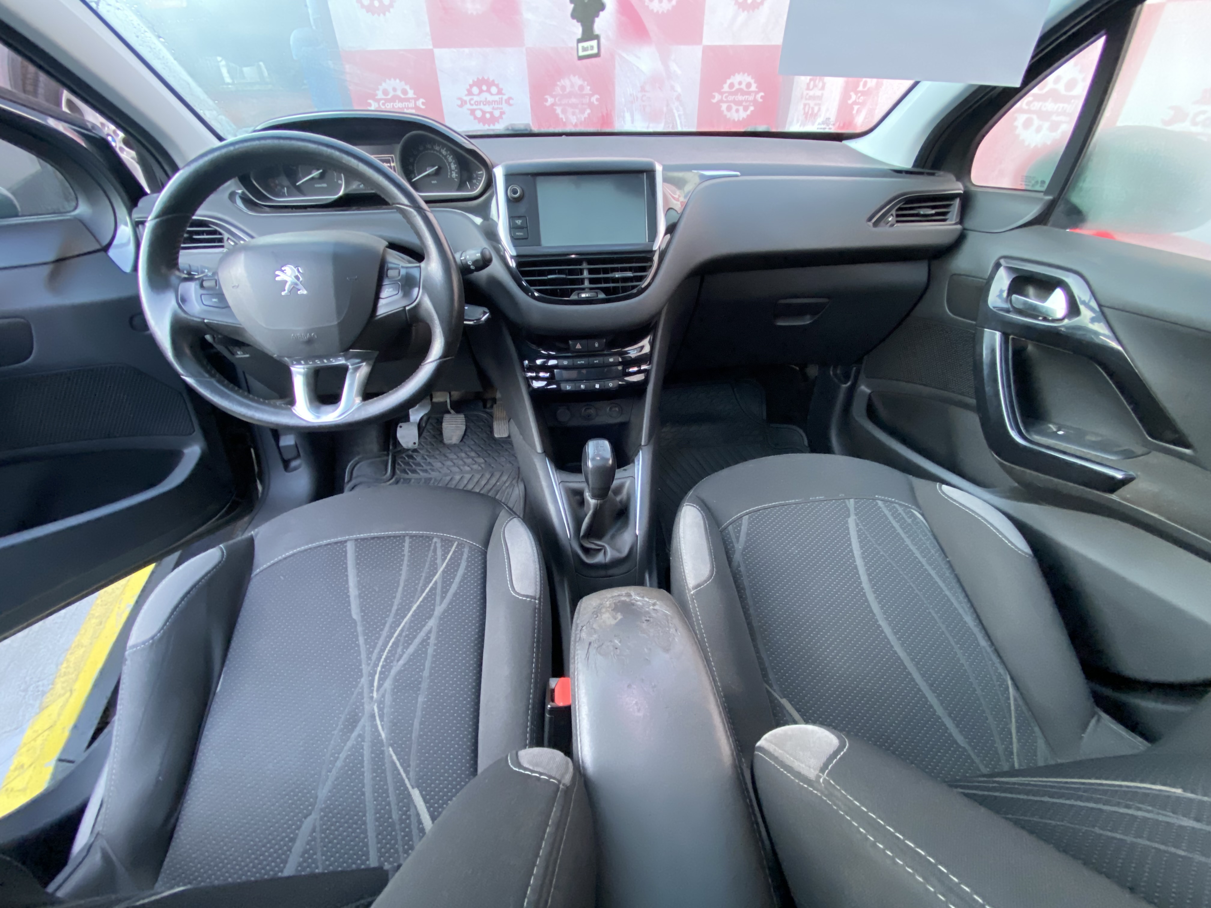 9PEUGEOT 208 HDI...